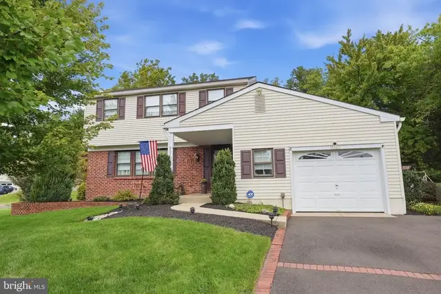 980 Decker Ln, Warminster