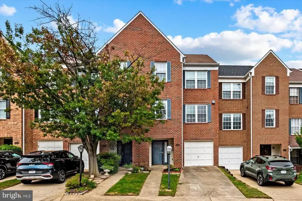 2112 Hutchison Grove Ct, FALLS CHURCH