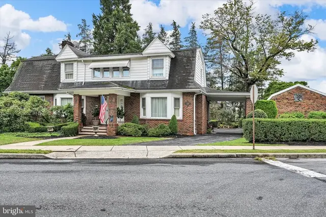 24 Upland Rd, Wyomissing Hills