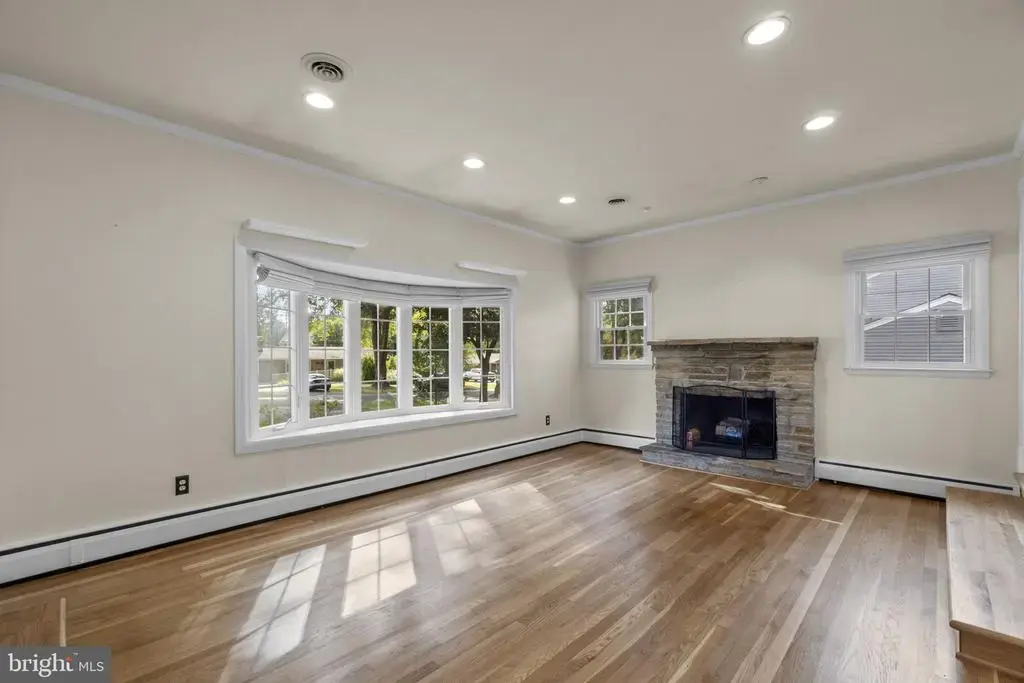 2802 Greenway Dr, ELLICOTT CITY