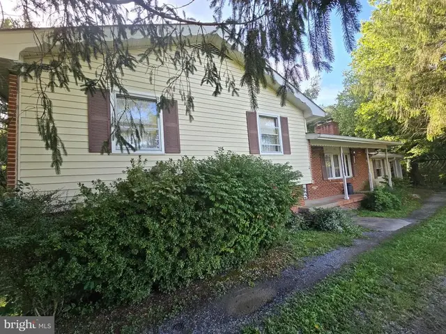 12998 Maple Ct, Mt Airy
