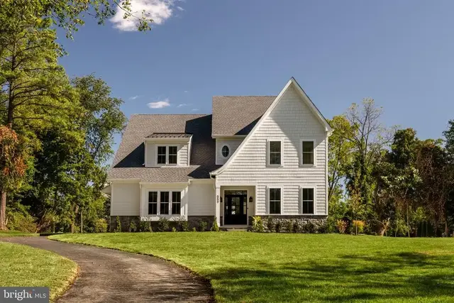 559 Roth Ln, Blue Bell