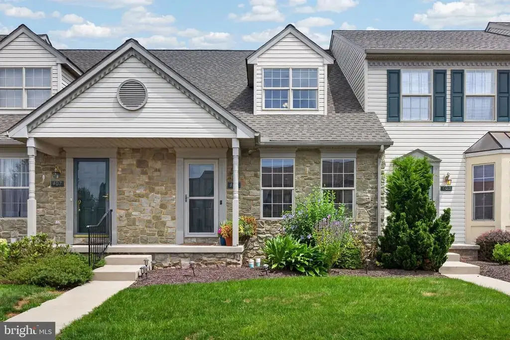 405 Cobblestone Ln, LANCASTER