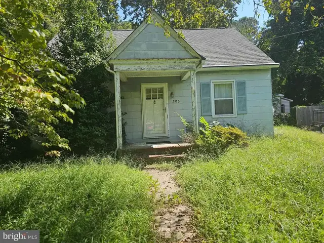 305 Cedar Dr, Salisbury