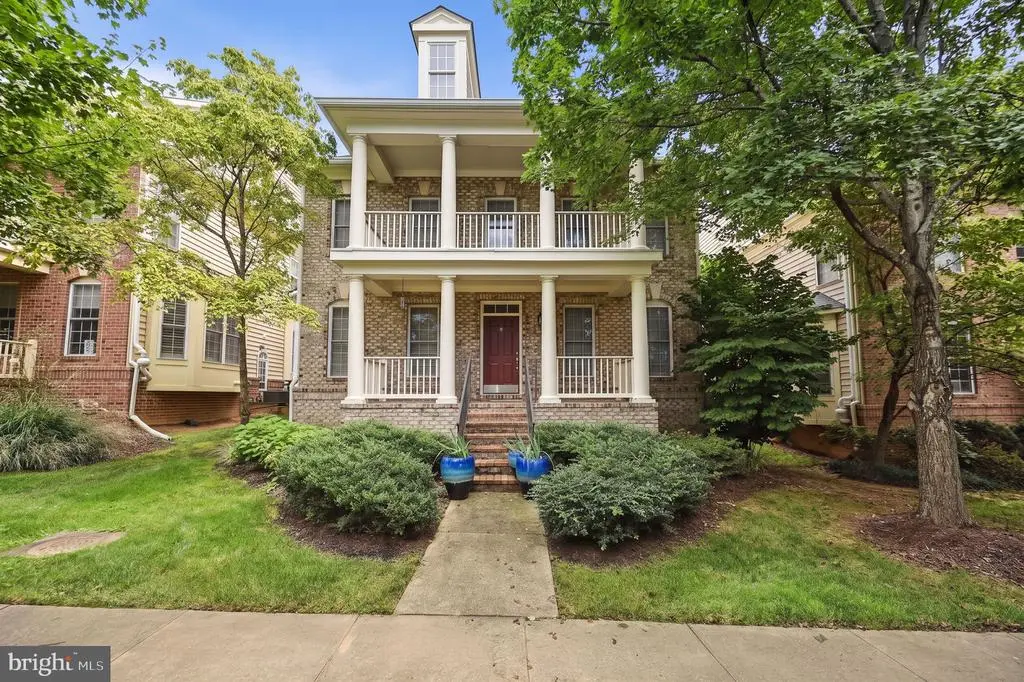 9183 Topaz St, FAIRFAX