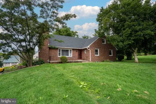 117 W Roseville Rd, Lancaster