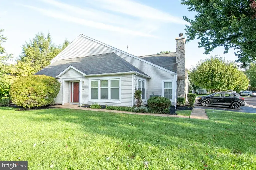 11 Gaylord Ct, NEWTOWN