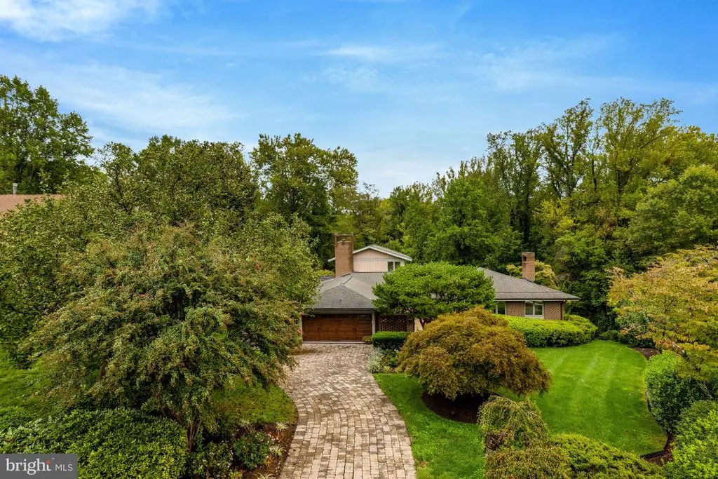 6952 Kyleakin Ct, MCLEAN