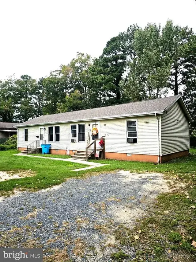 10 W Main St, Crisfield