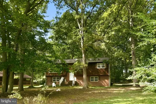 26 Colonial Cir, North East