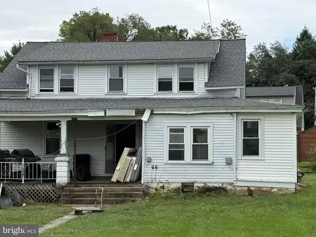124 E Walnut St, Ephrata