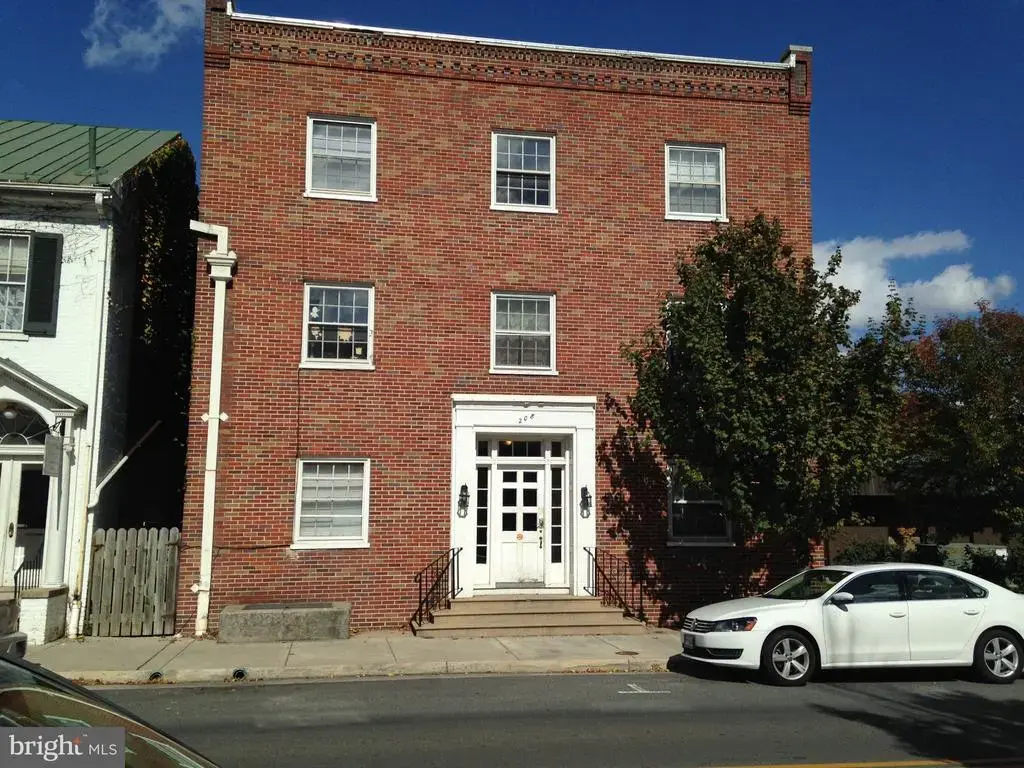 208 W Boscawen St #10, WINCHESTER