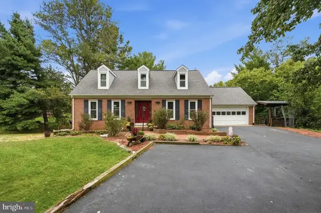 8114 Hillcrest Dr, Manassas