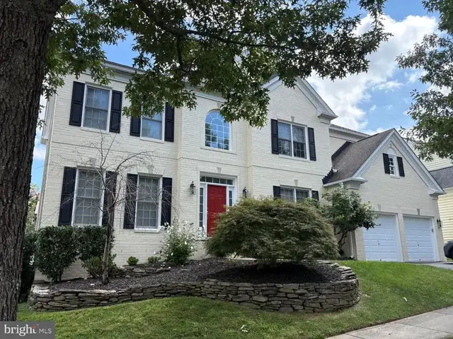 210 Long Trail Ln, Rockville