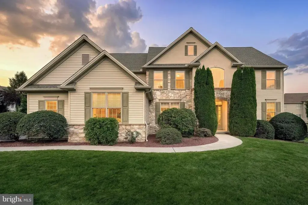 5680 Charlton Way, MECHANICSBURG