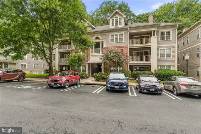 111 Timberbrook Ln #102, Gaithersburg