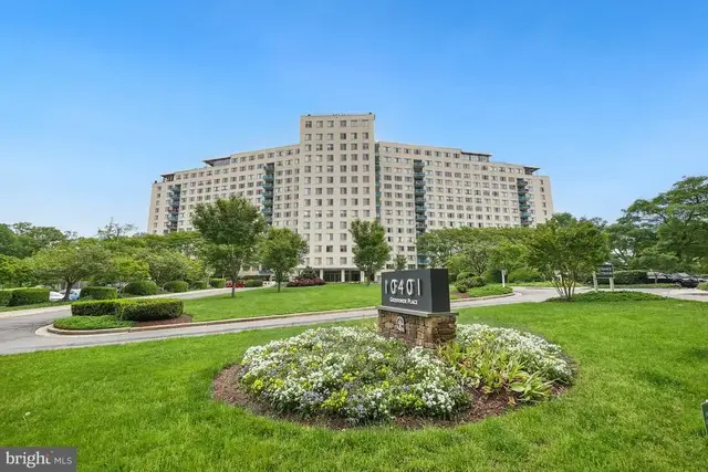 10401 Grosvenor Pl #1705, Rockville