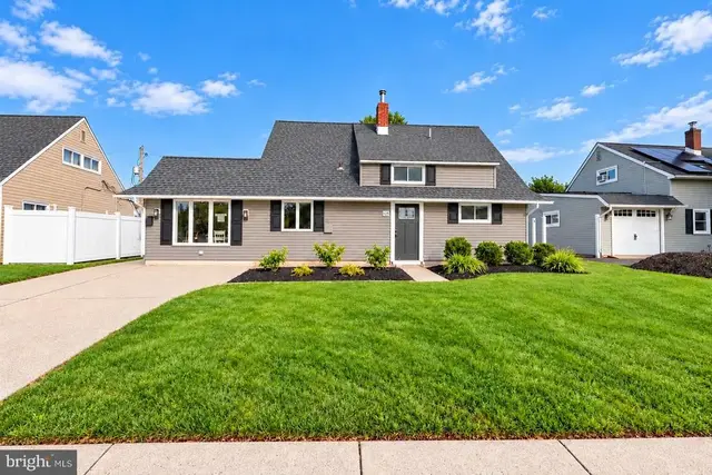 46 Newberry Ln, Levittown