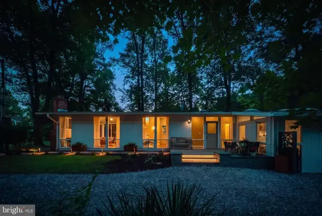 2400 Sherwood Hall Ln, Alexandria