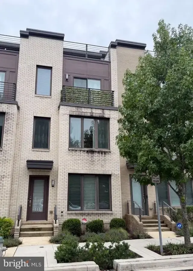 111 Heath Pl, Bethesda
