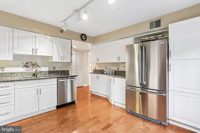 14809 Pennfield Cir #210, Silver Spring