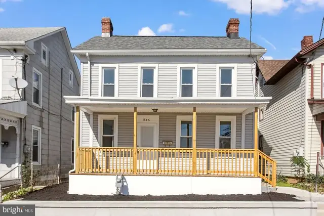 246 Locust St, Hanover