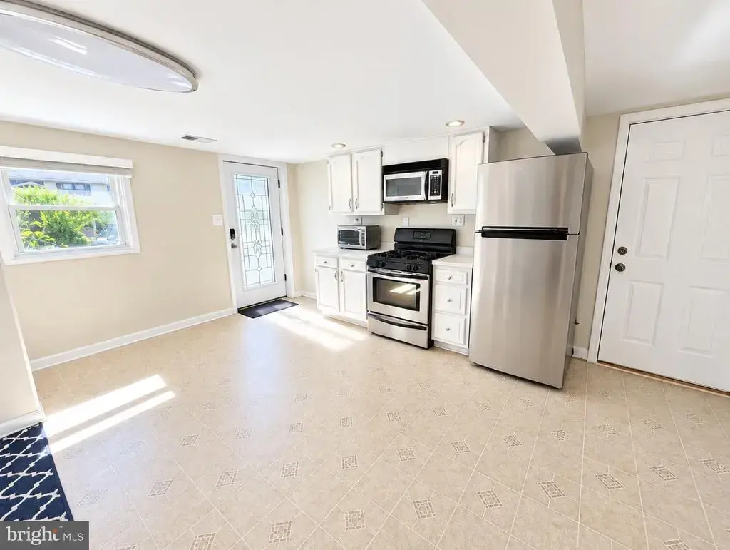 126 Knollwood Dr #bottom Floor, CHERRY HILL