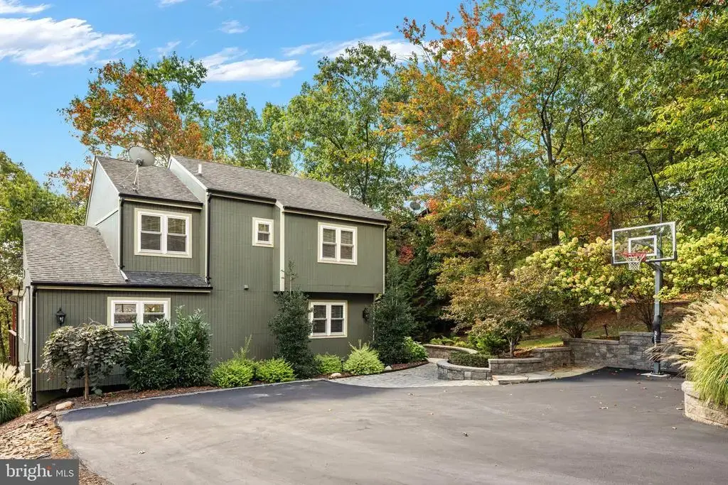 203 Fairway Cir, CROSS JUNCTION