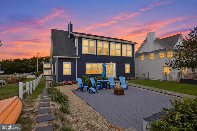 287 Bay Ave, Milford