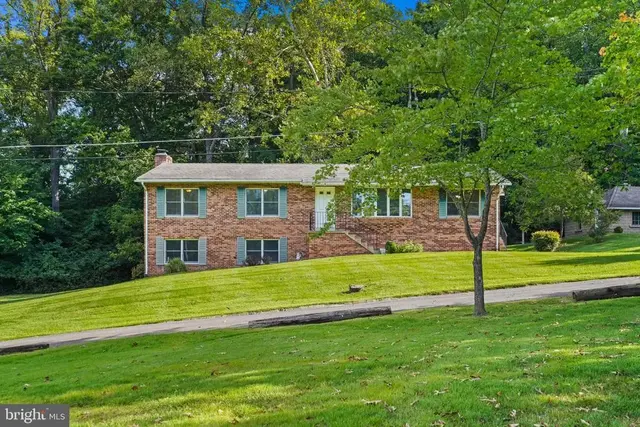 933 Palmer Rd, Fort Washington