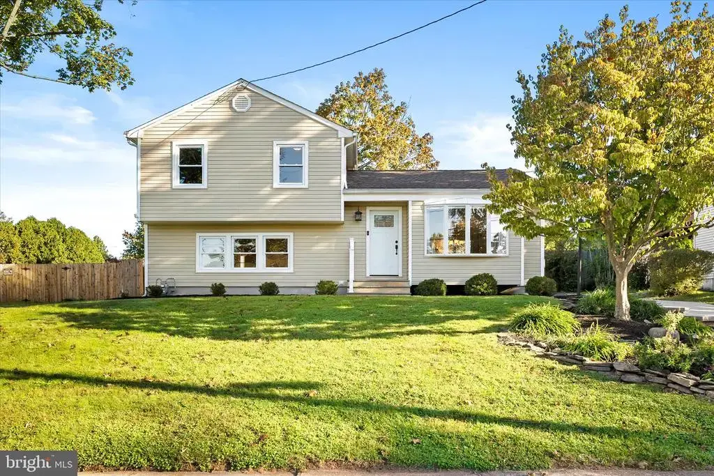 120 Susan Dr, EWING