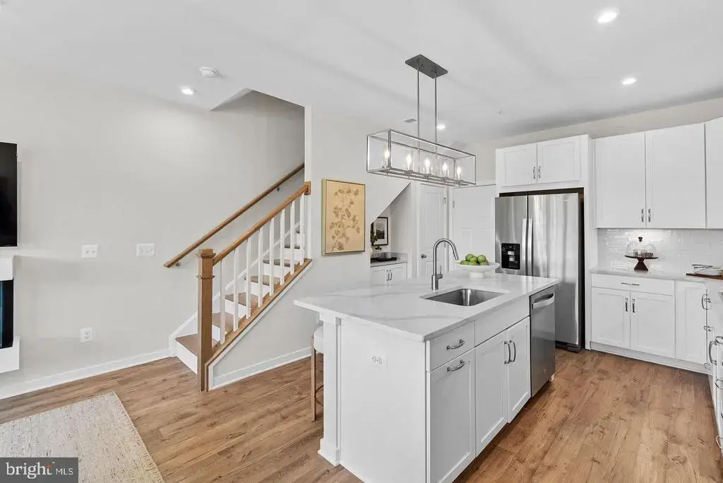 6 Sepia Sq #mo, ASHBURN