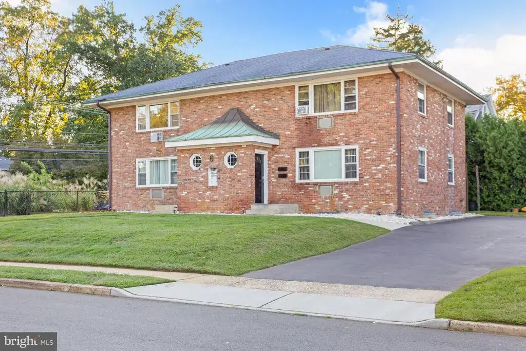 6 Clarendon Ave #3, HAMILTON