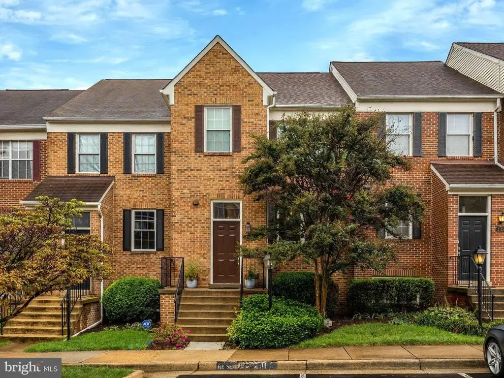 2111 Hutchison Grove Ct, FALLS CHURCH