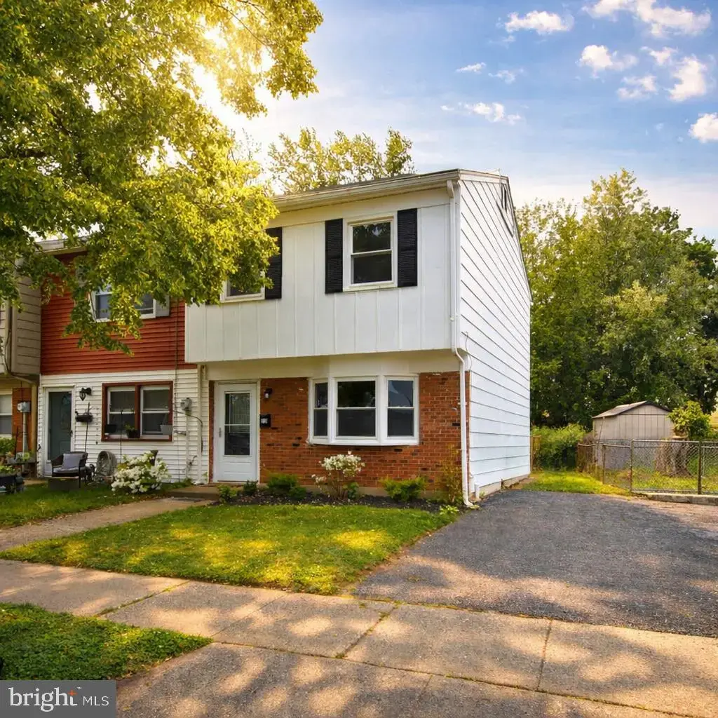 216 E Pearl St, BURLINGTON