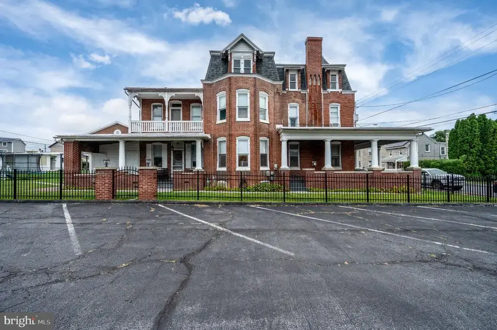 63 S Whiteoak St, KUTZTOWN