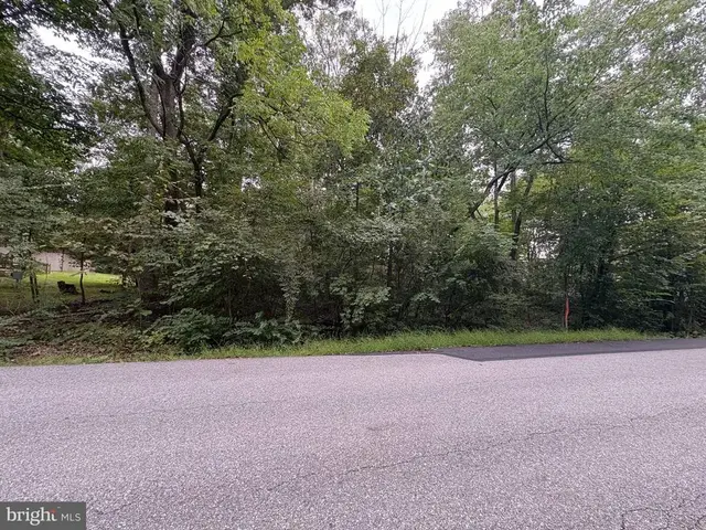 12 Lincoln Dr, East Berlin