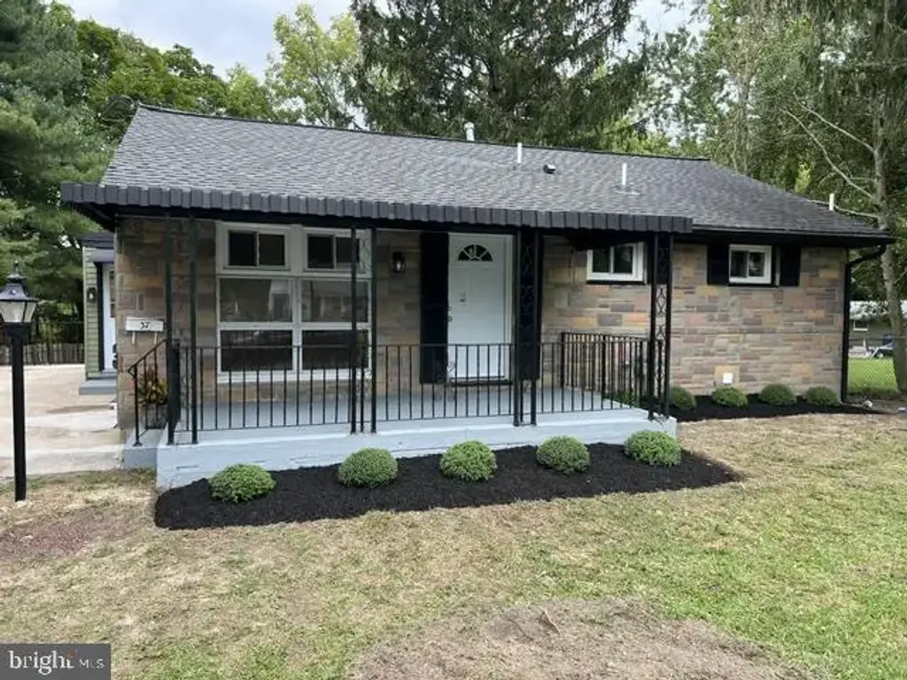 37 E Clayton Ave, CLAYTON