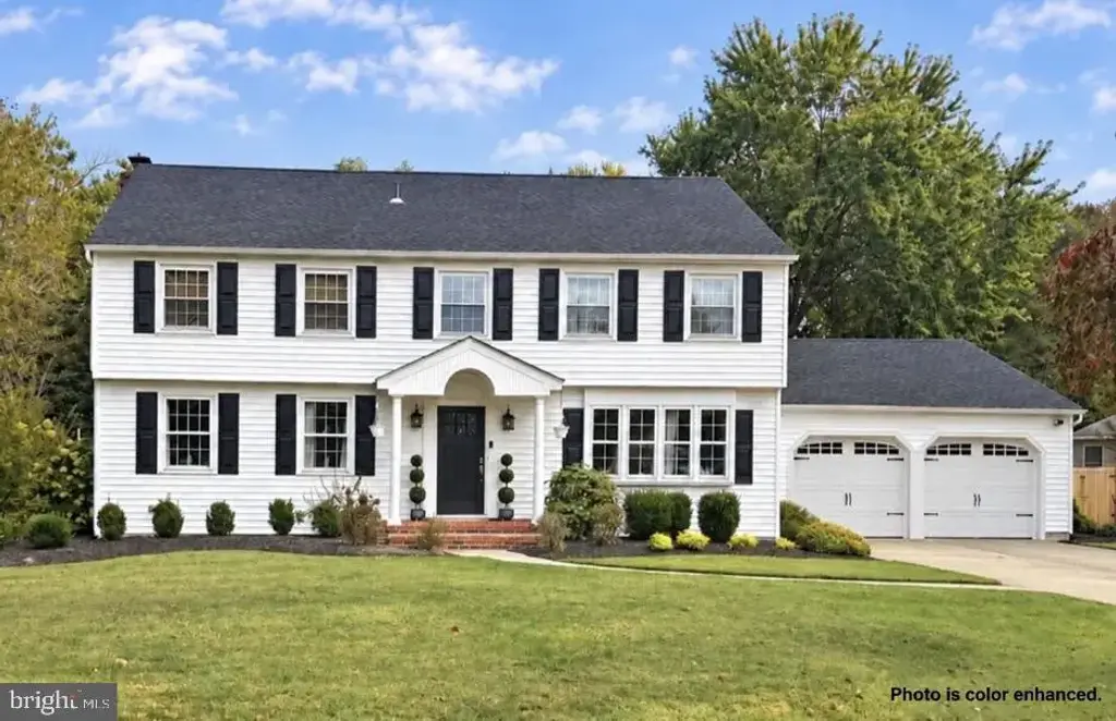 5 Schoolhouse Dr, MEDFORD