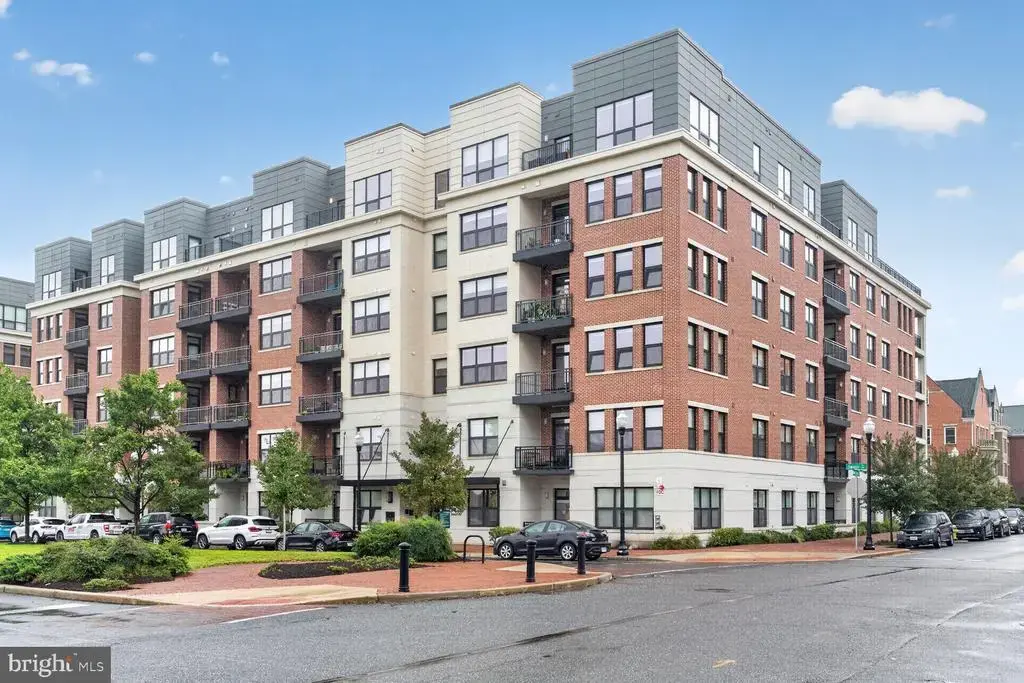 701 Swann Ave #605, ALEXANDRIA