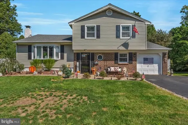 1543 Wheatfield Ln, Warminster