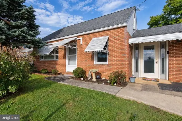 1082 W Leesport Rd, Leesport