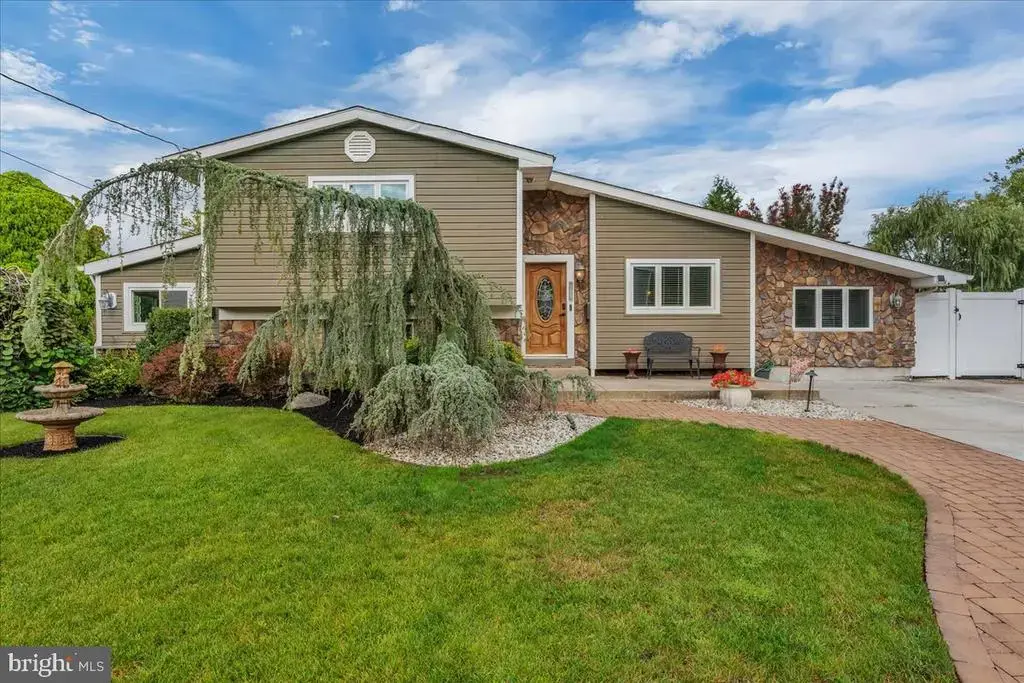 395 Lansing Dr, MANTUA