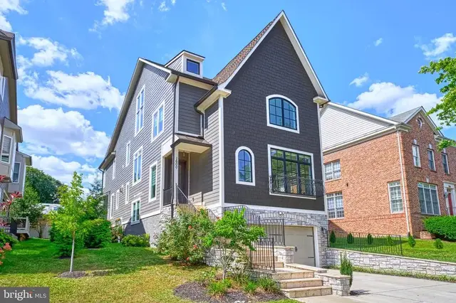 1600 Great Falls St, Mclean