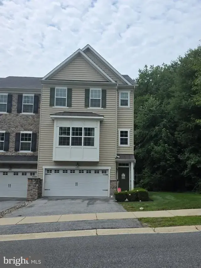 486 Jacobsen Dr, Newark