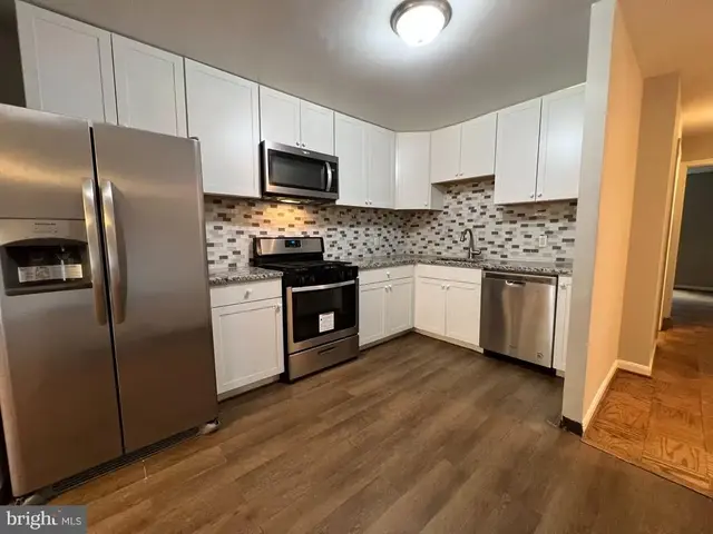 886 Quince Blvd #202, Gaithersburg