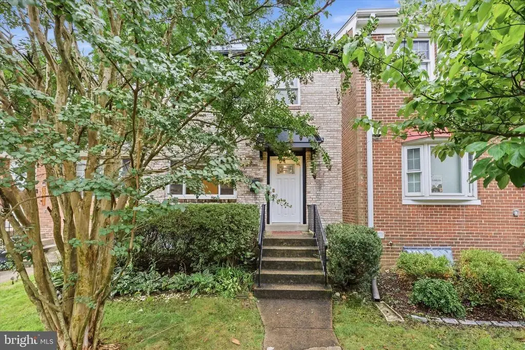 10413 Courthouse Dr, FAIRFAX