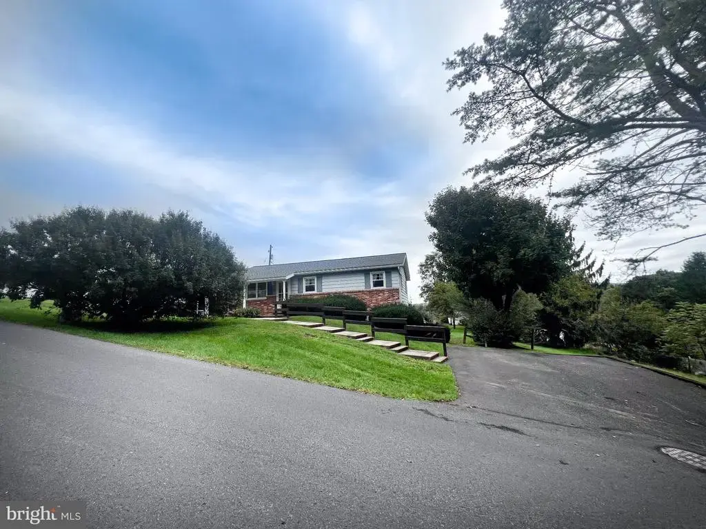 9 King Dr, LEWISTOWN