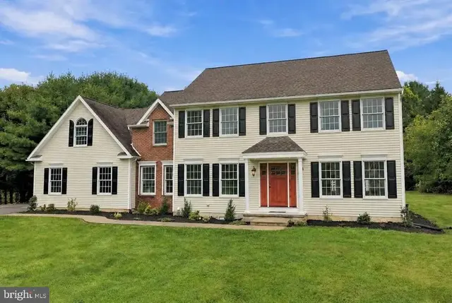 4 Schoolhouse Ln, Fleetwood