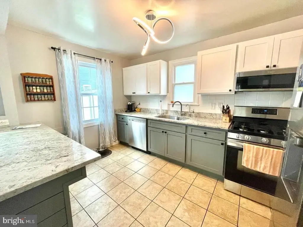 6729 Westcott Rd, FALLS CHURCH